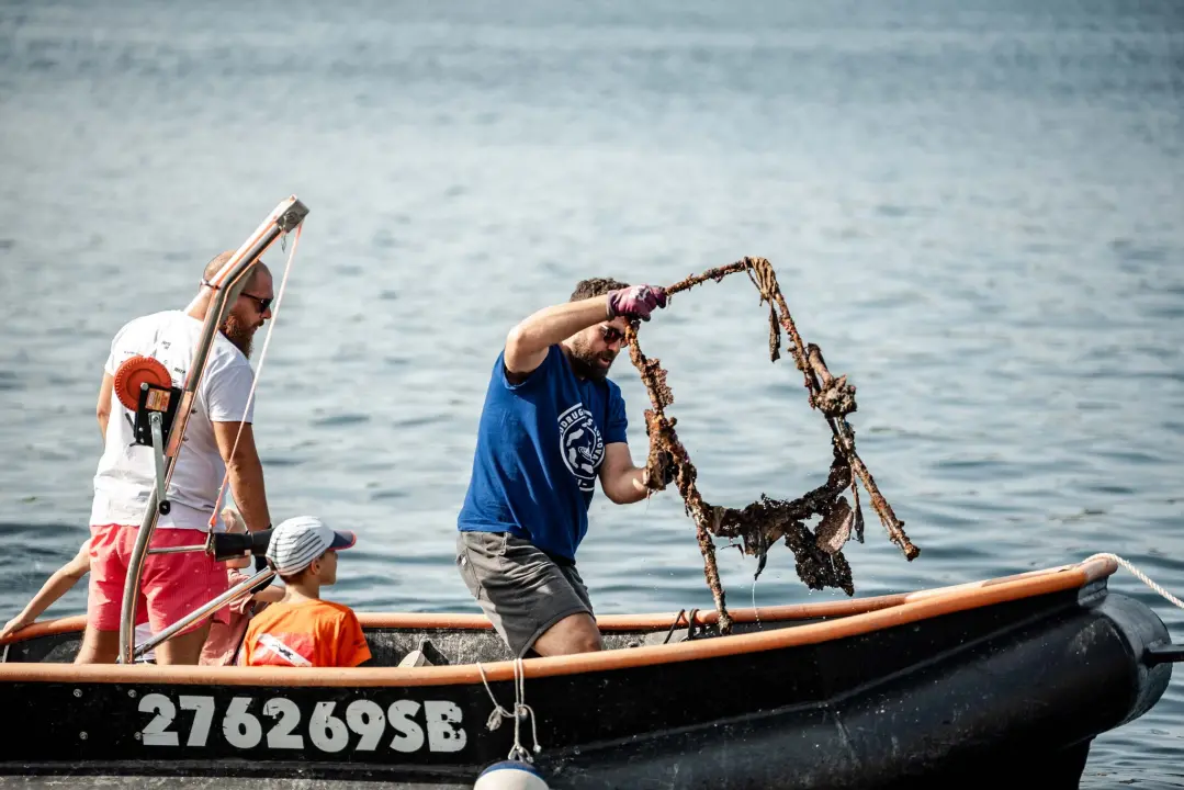 Jutros povodom Dana grada čišćeno podmorje šibenske rive: Među puno smeća pronađena pa deaktivirana ručna bomba
