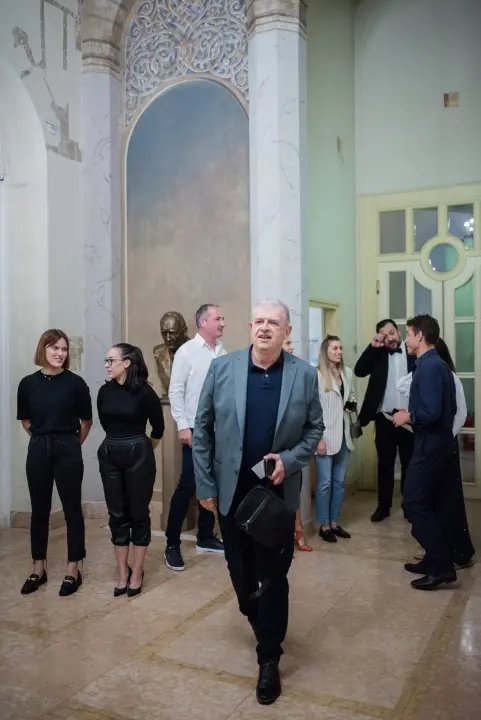 Dođi gola na večeru: Nova predstava šibenskog kazališta humorom šamara gledatelje!