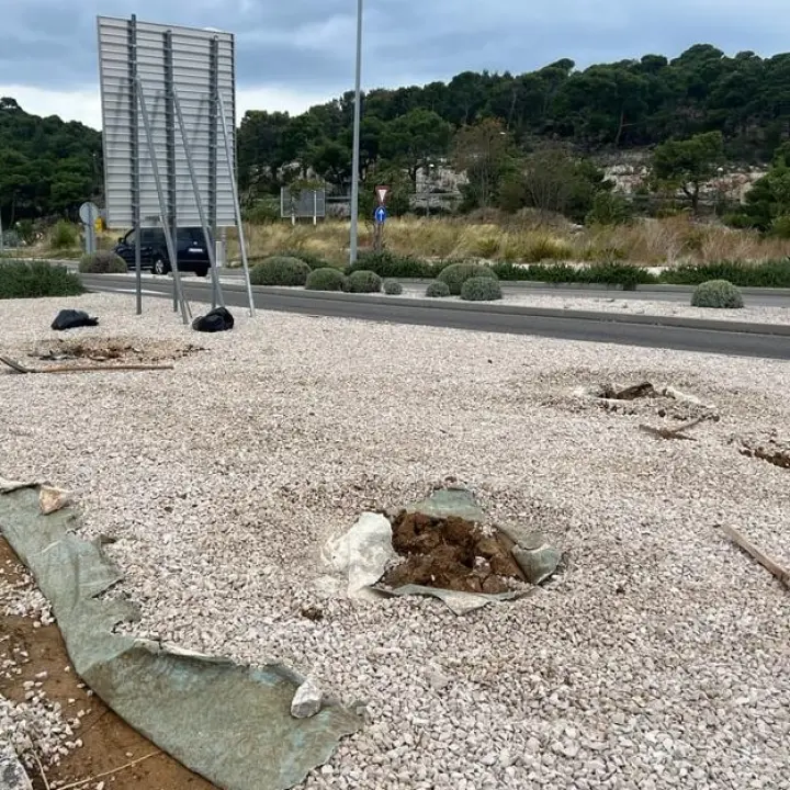 Zeleni grad uređuje kružni tok na Meterizama: Postavljen sustav navodnjavanja