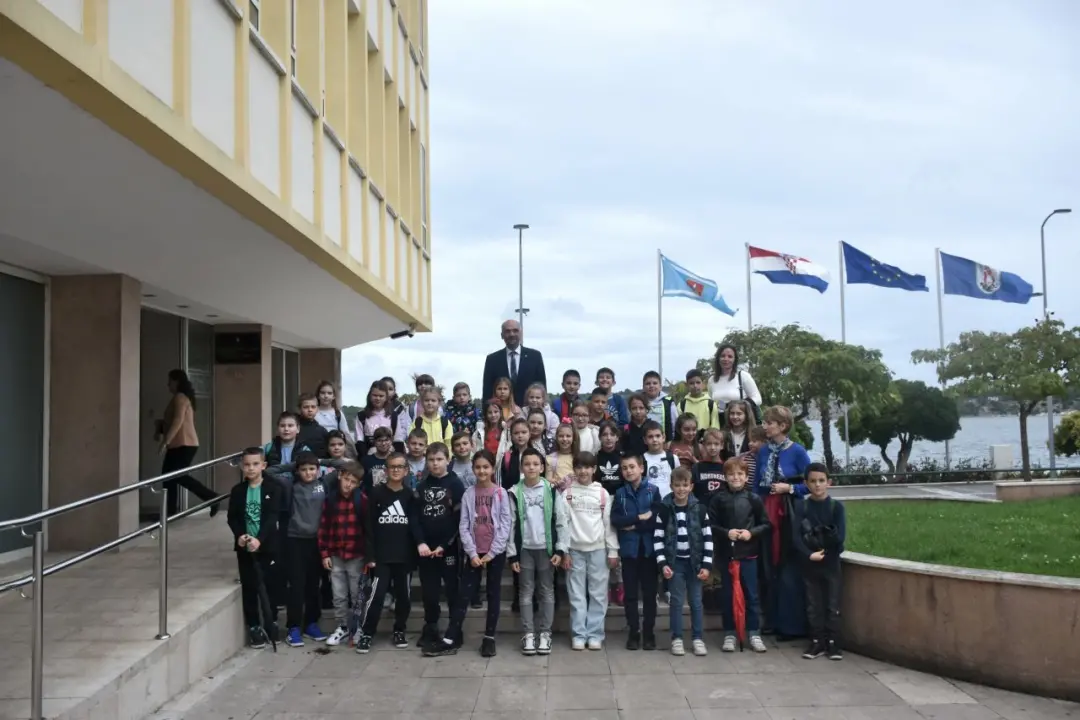 Školarci iz Knina posjetili župana