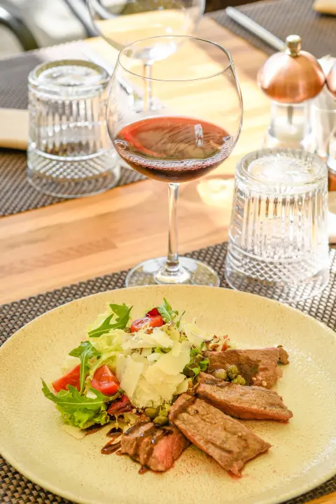 Restoran Pjat ovog petka predstavlja novi koncept hrane, vina i glazbe u Šibeniku!