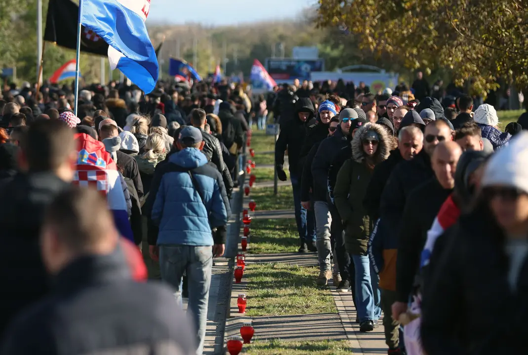 Na Danu sjećanja deseci tisuća građana, ulicama Vukovara odjekivao glas Siniše Glavaševića