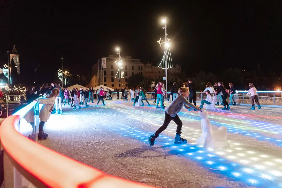 Šibenčani proklizali: Otvorena atraktivna ledena površina na Poljani 