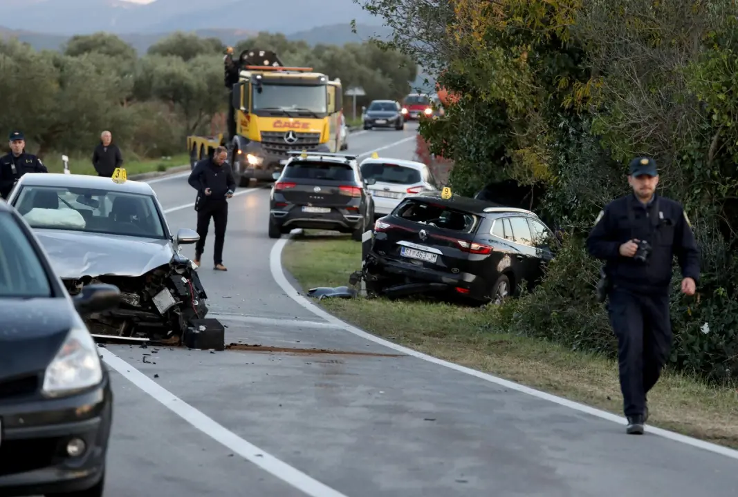 Lančani sudar u Donjem Polju: Sudarilo se šest vozila, tri osobe zatražile liječničku pomoć