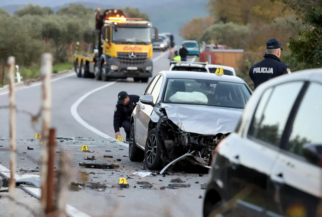 Lančani sudar u Donjem Polju: Sudarilo se šest vozila, tri osobe zatražile liječničku pomoć
