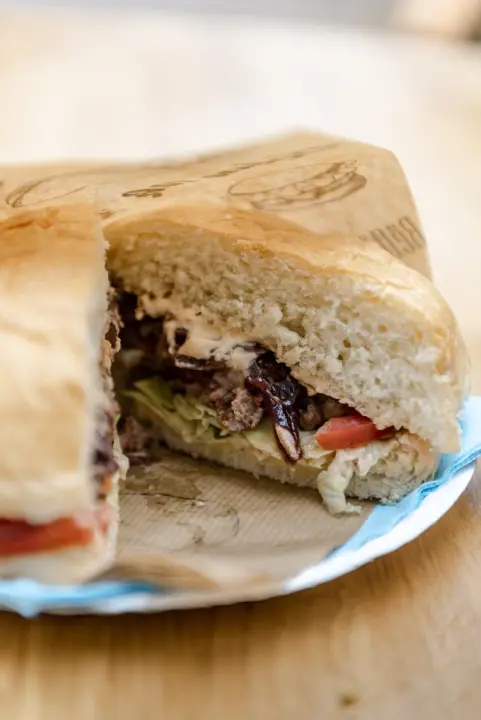 Soparnik, sarme, gulaš, burgeri, kobasice: Provjerili smo gastro ponudu na Adventuri i odlična je