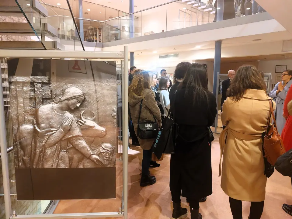 U knjižnici otvorena izložba 'Grga Antunac u kadru suvremenih šibenskih fotografa'