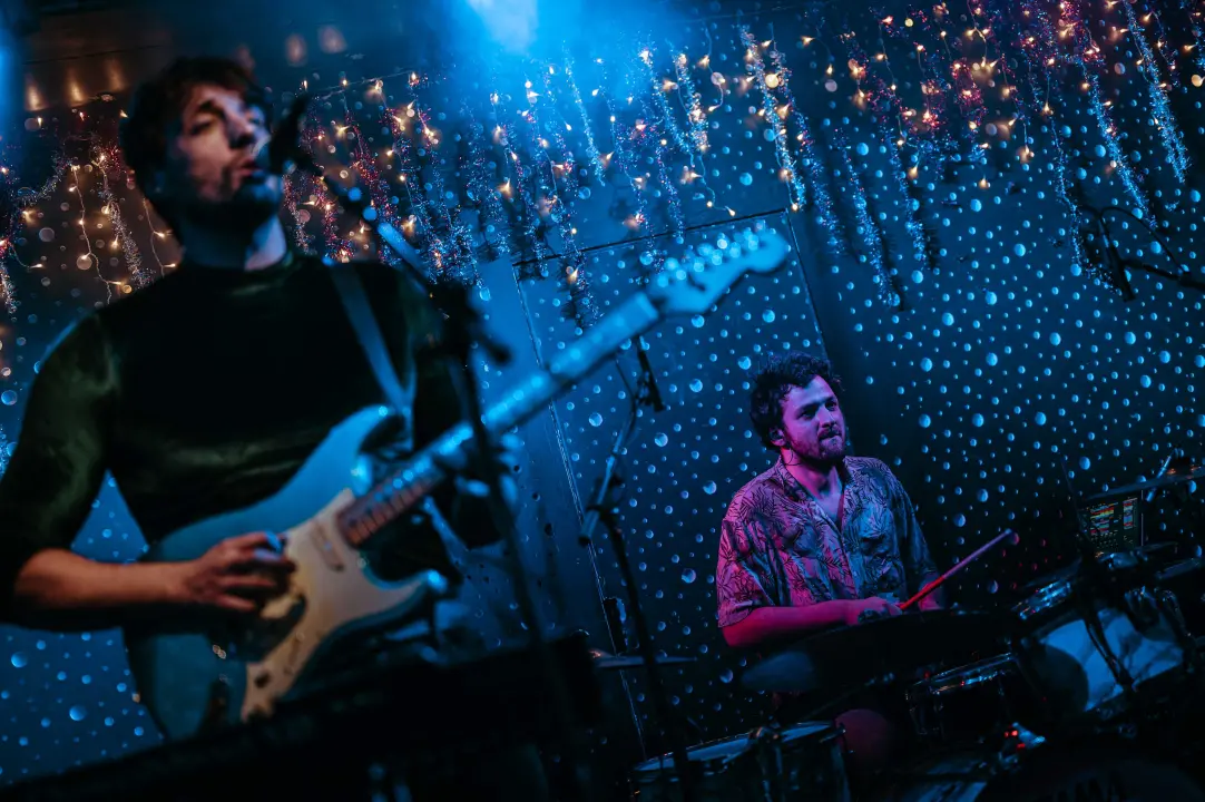 Svemirko sletio u Azimut i synth-pop hitovima rasplesao krcat podij