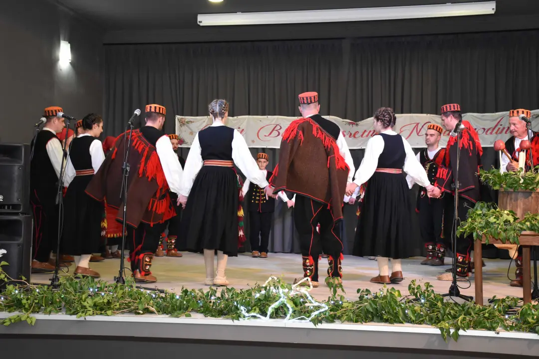 U Unešiću održan božićno-novogodišnji program 'Geni, geni kameni'