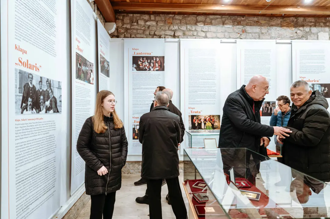  U Muzeju otvorena fenomenalna izložba ‘Važna je emocija, a ne note! Kazivanja o šibenskim klapama’