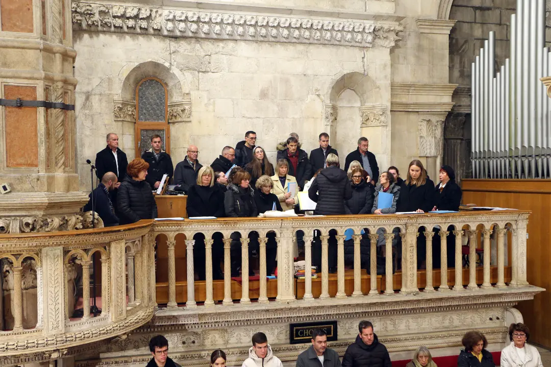 Biskup Rogić predvodio polnoćku u katedrali: 'Treba se odazvati glasu savjesti'