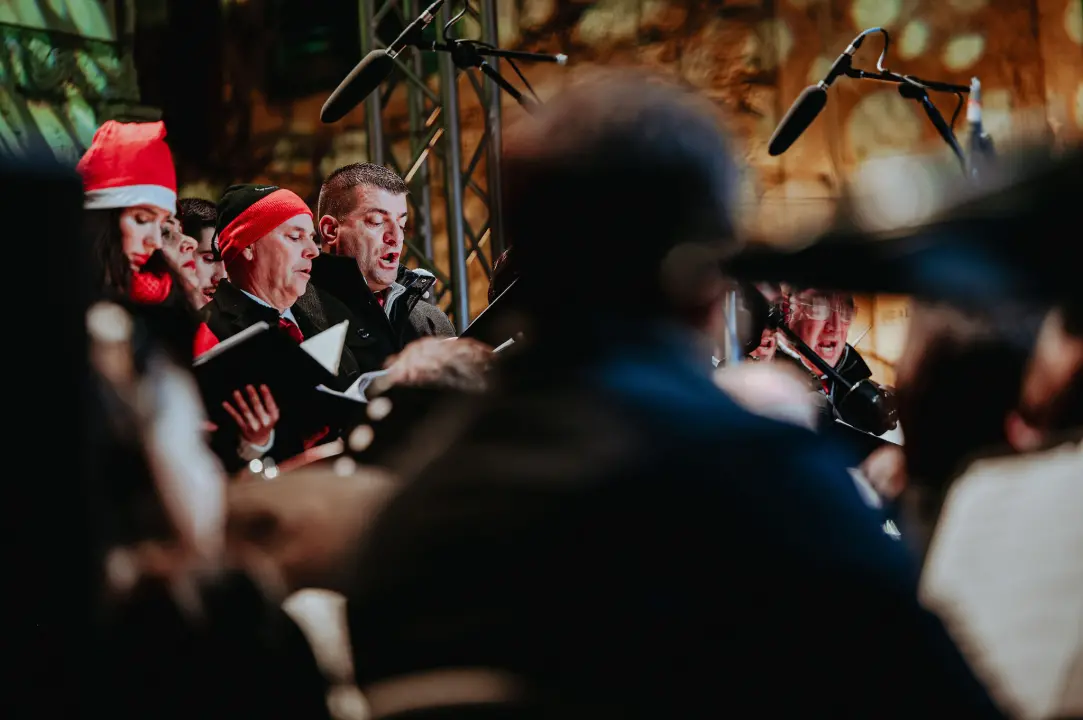 Koncert kod katedrale: Glazba svirala, Kolo pjevalo, Šibenčani uživali