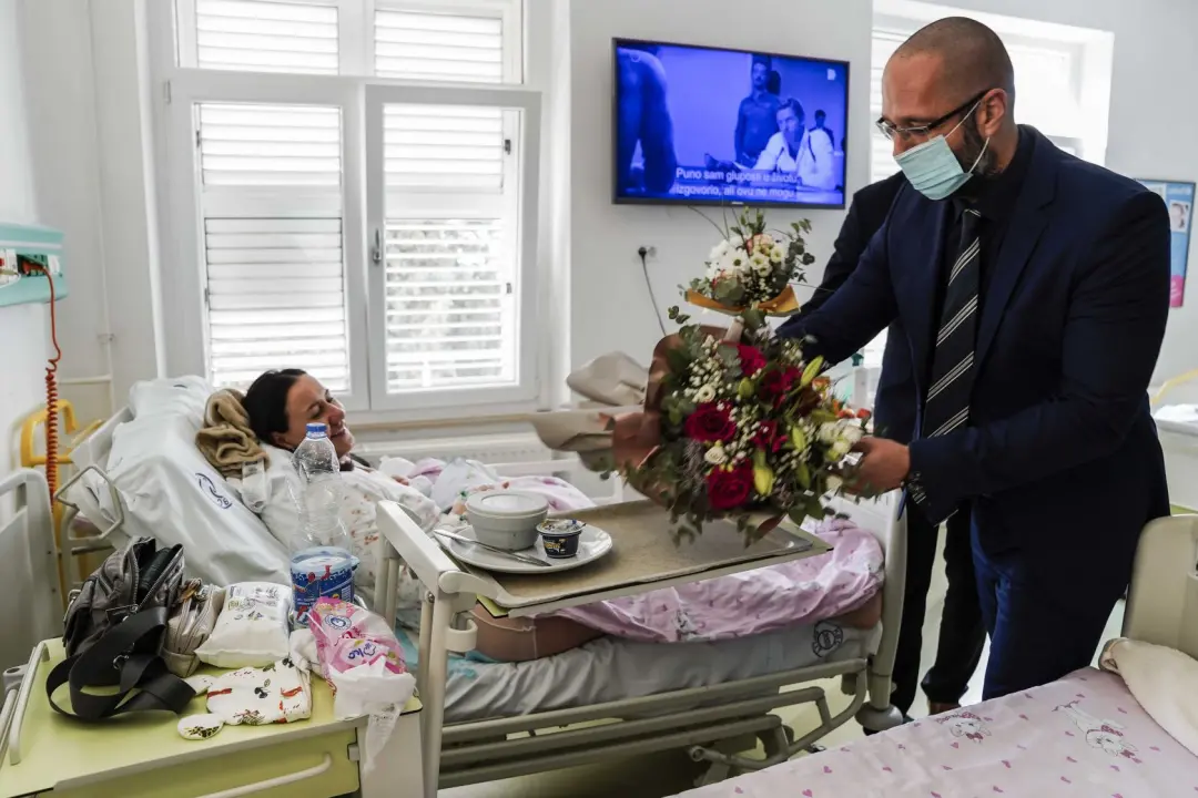 Andrej je prva beba rođena u Šibeniku ove godine, njega i mamu Šinkicu posjetili političari