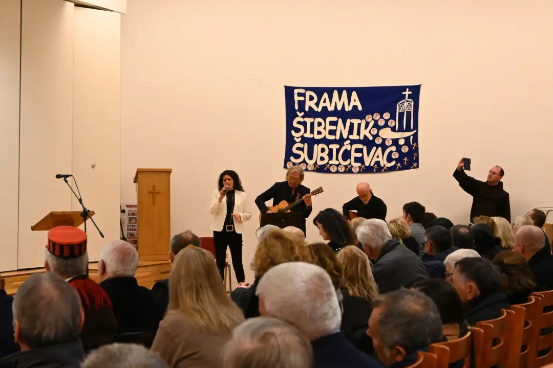 Predstavljena knjiga Frane Bilića 'Da te mogu pismom zvati'