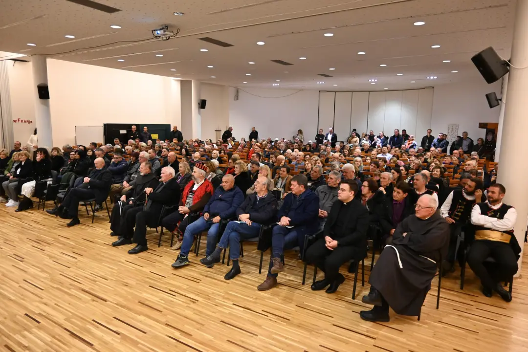 Predstavljena knjiga Frane Bilića 'Da te mogu pismom zvati'