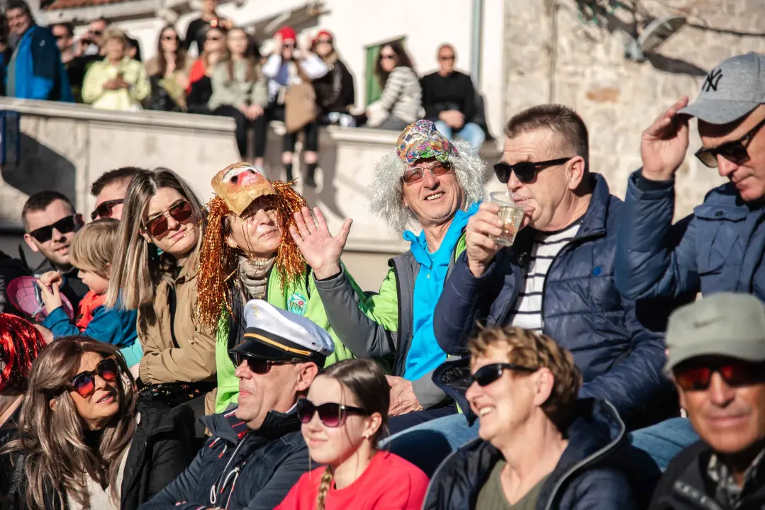 FOTOGALERIJA (1) Aleksandra Prijović nastupila u Murteru, tamo zabrana nije bilo