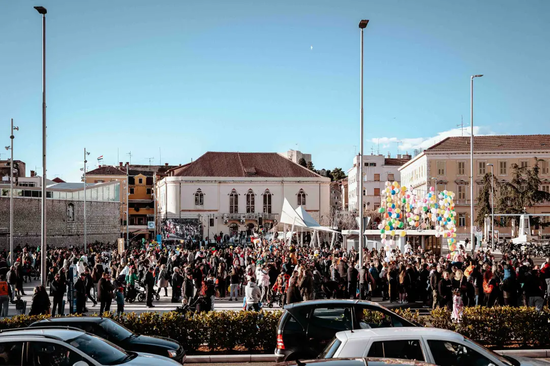Maškarana povorka prošla kroz grad (1. dio): Najbolja maska Lego, najprovokativnija Oko sokolovo  