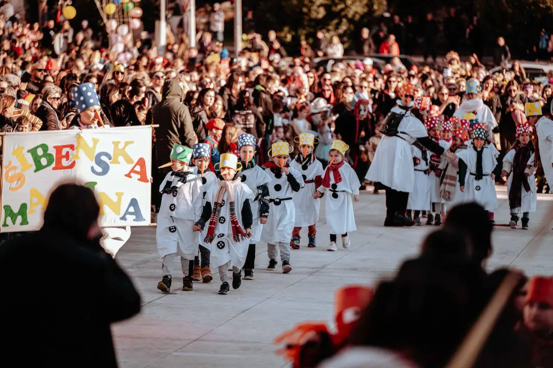 Maškarana povorka prošla kroz grad (2. dio): Najbolja maska Lego, najprovokativnija Oko sokolovo   