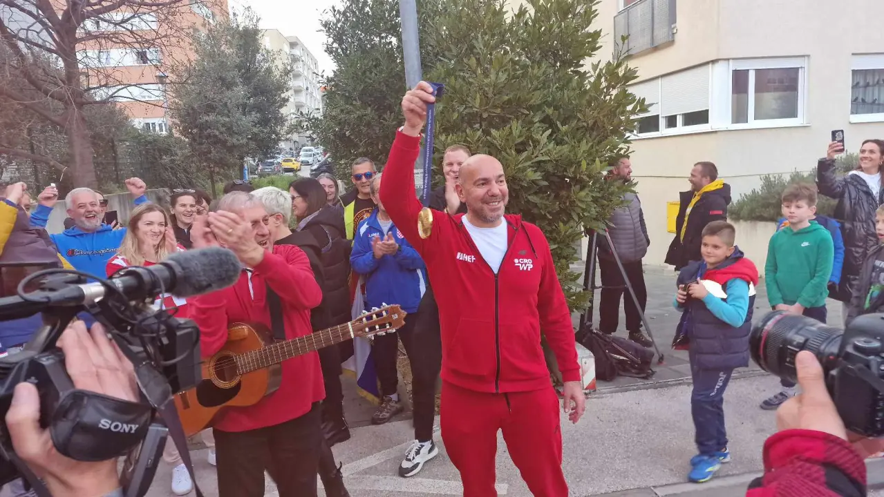 Ivica Tucak ostao bez teksta: Susjedi  na Šubićevcu pripremili mu doček kojem se nije nadao, ali se oduševio