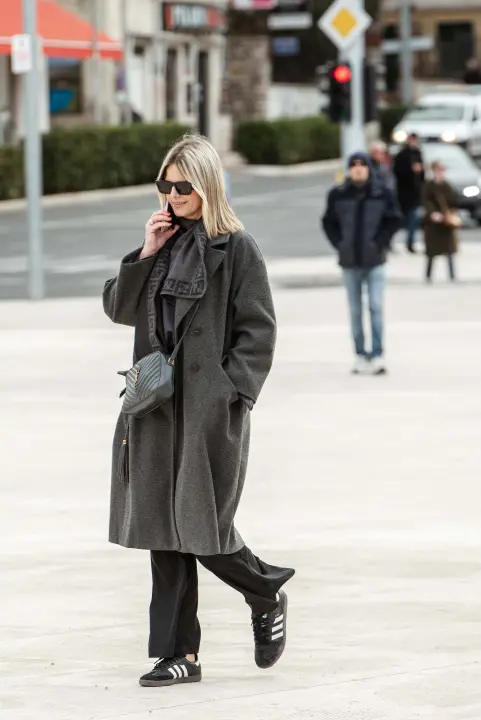Kombinacije trendi dama iz Đira po gradu koje će vas oduševiti!