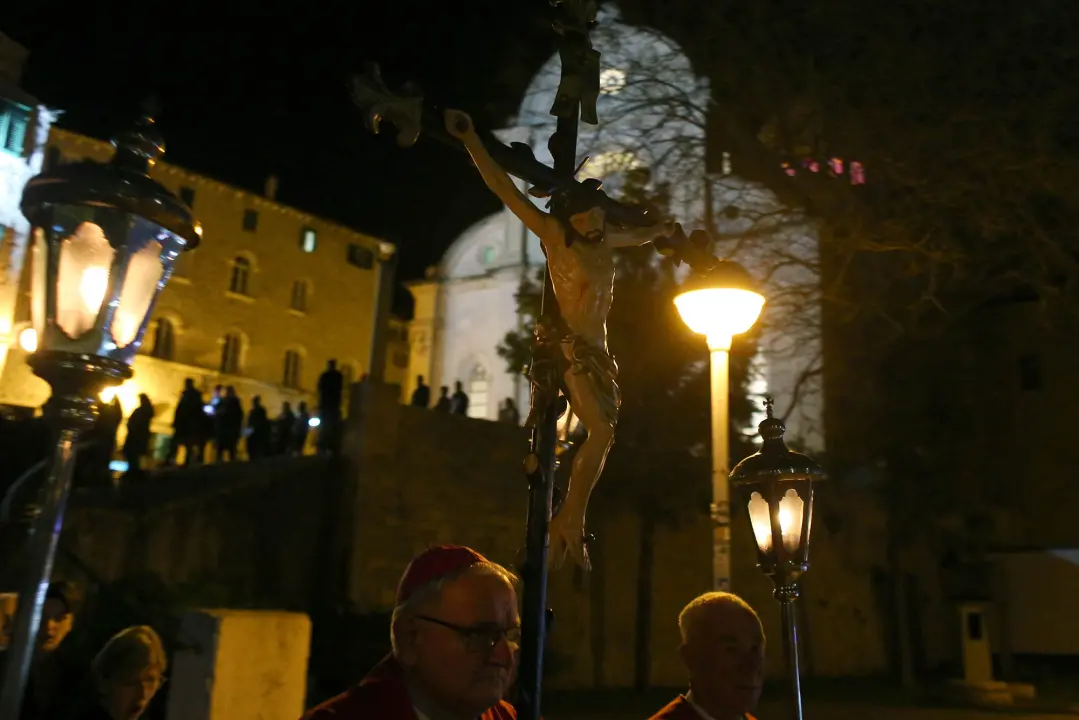 Obrede Velikog petka u katedrali sv. Jakova predvodio biskup Rogić