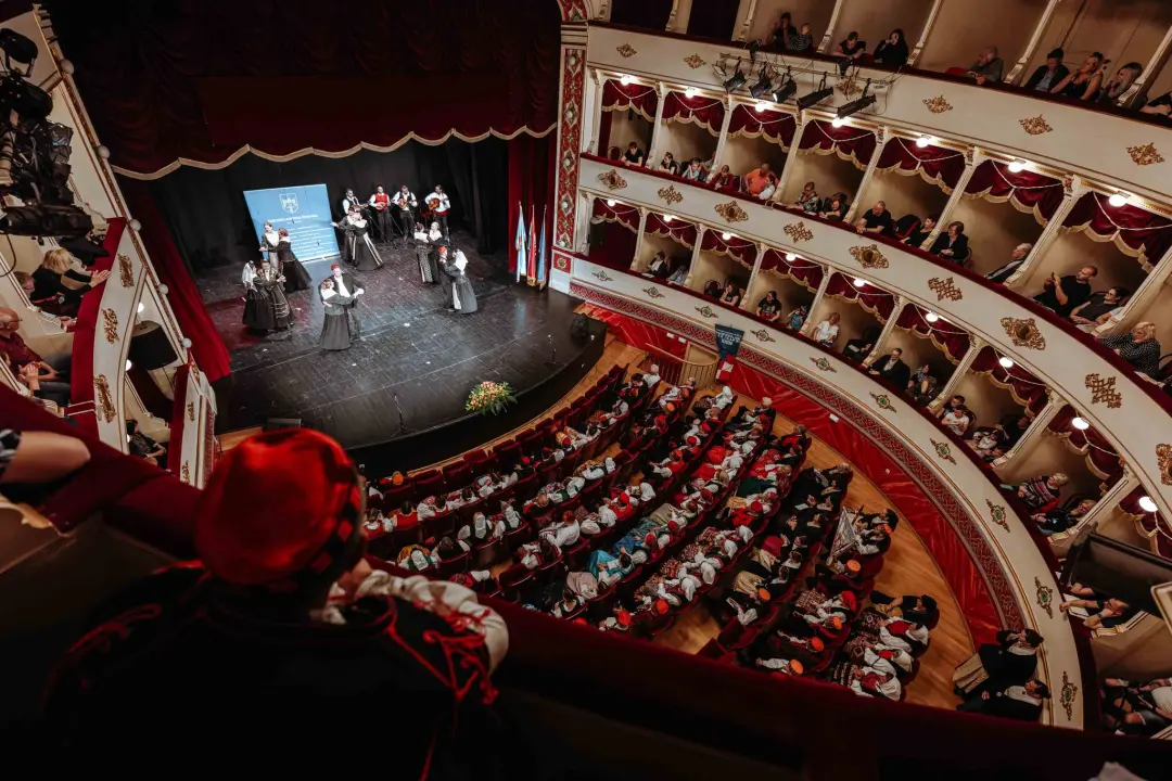 Pobjednici smotre folklora su 'Zora' iz Betine, 'Krč' iz Primoštena, 'Kralj Zvonimir' iz Knina te 'Kolajnica' iz Šibenika