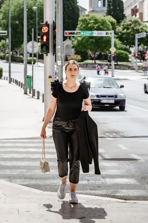 Sređene Šibenčanke  gradom prošetale proljetne komade