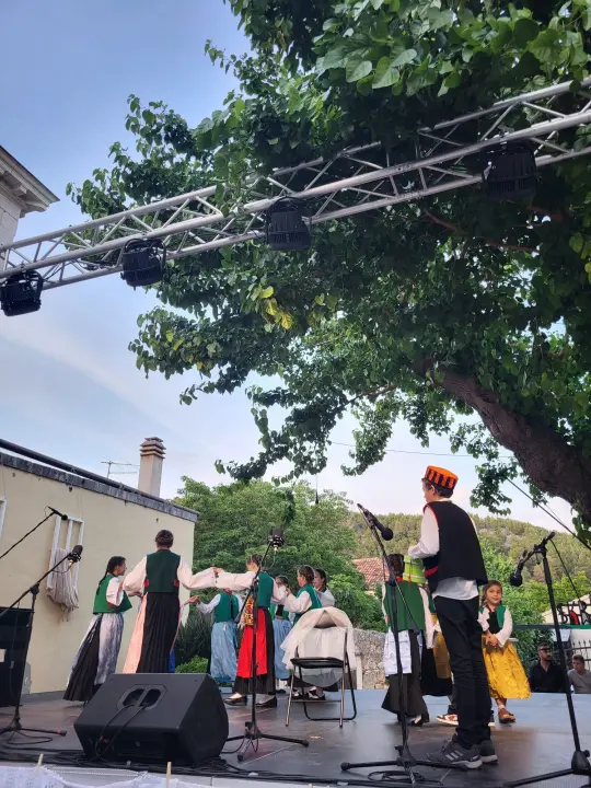 Smotra dječjeg folklora u Skradinu okupila djecu iz 11 skupina