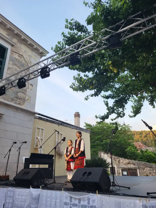 Smotra dječjeg folklora u Skradinu okupila djecu iz 11 skupina