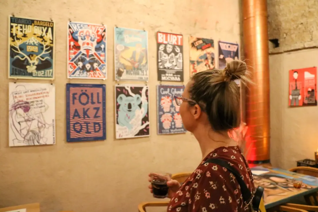 Kulturni spoj Zagreba i Šibenika: Izložbom ’25 godina Močvare' otvoren LP Day u Šibeniku