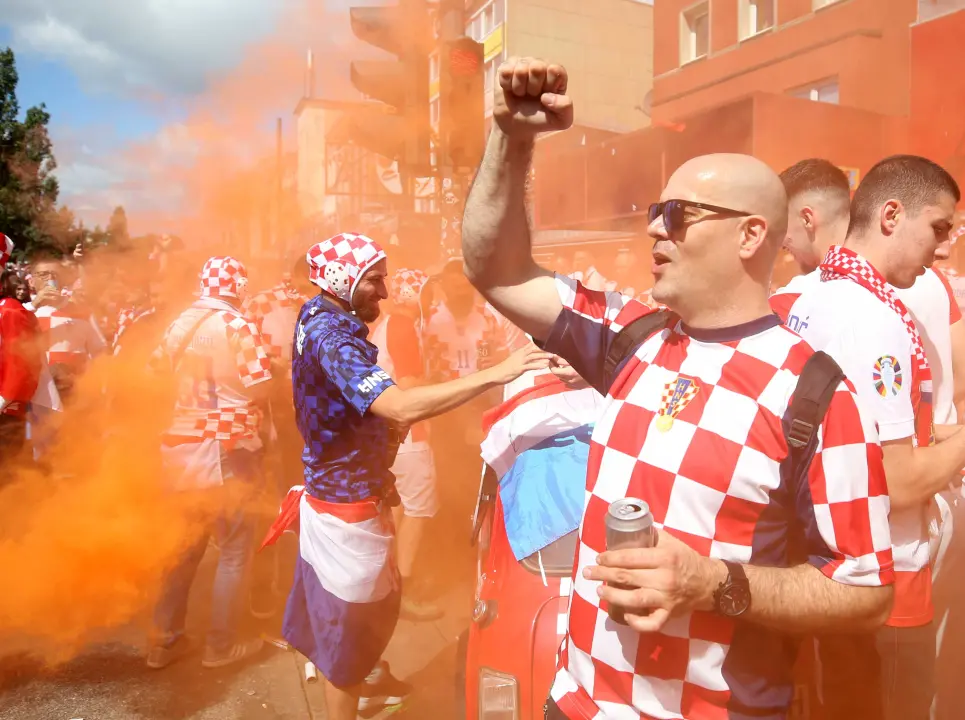 Za Hrvatsku su sa stadiona na Šubićevcu navijali i učenici s učiteljicama