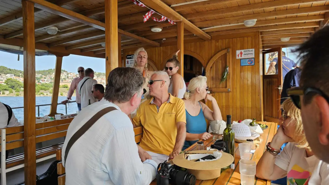 Turizam u Dalmaciji počeo je prije 180 godina u Šibeniku, a danas smo prošli rutom prvih turista