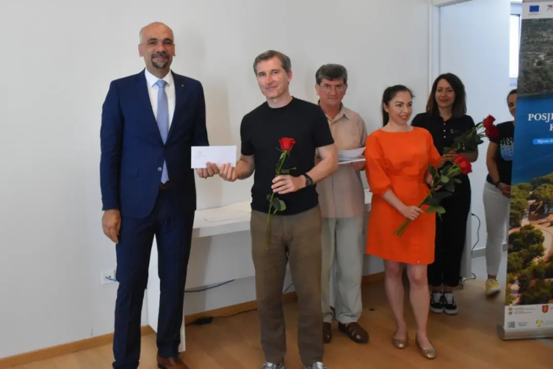 Najbolje na školskim natjecanjima Županija je nagradila iznosima od 100, 150 i 200 eura