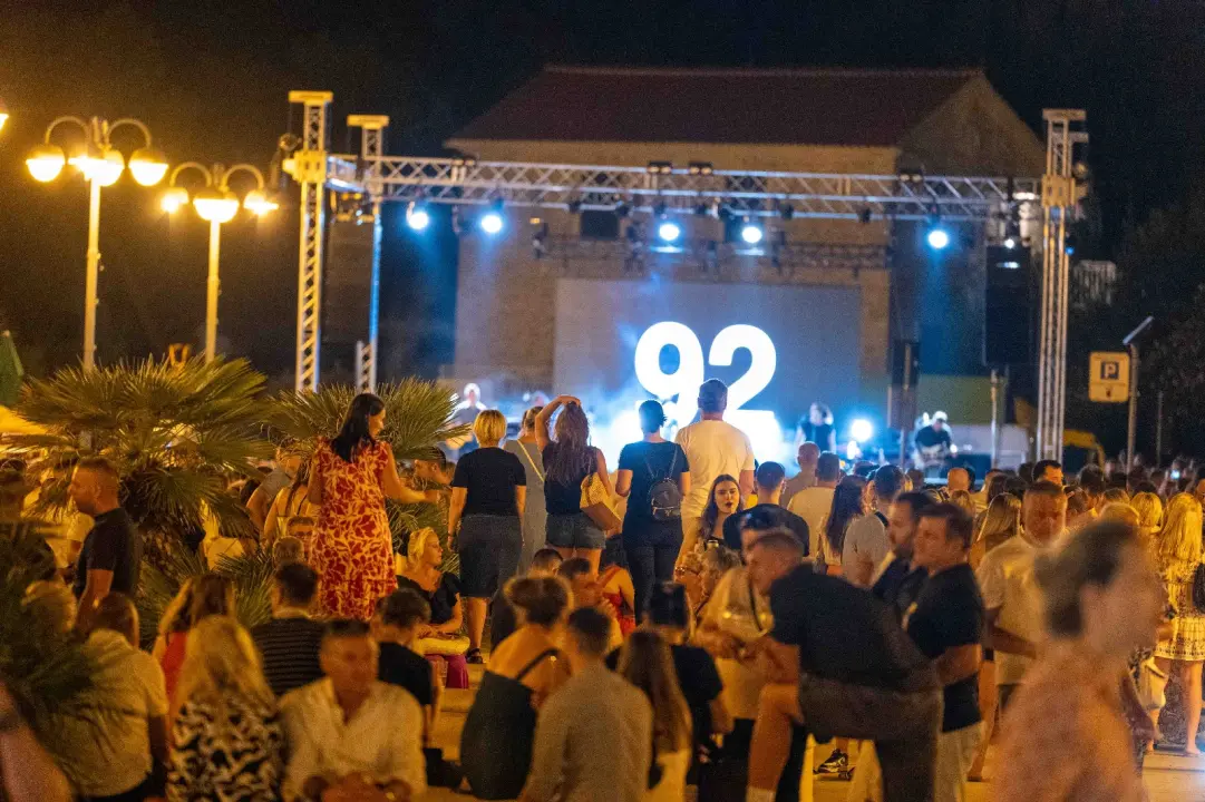 Vodička fešta okupila rekordan broj ljudi: Iće i piće, Mile Perkov, Fenixi, Spectrum i legendarni Petar Grašo