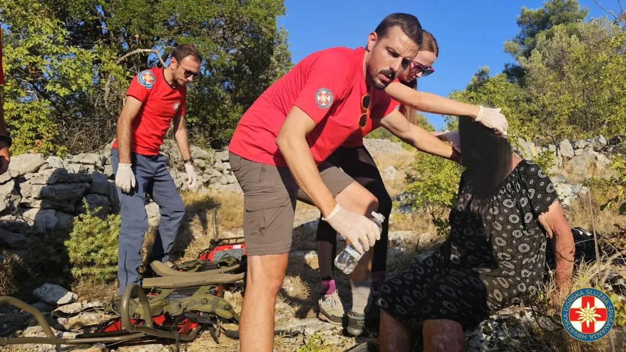 Šibenski HGSS-ovci spasili dementnu staricu u primoštenskom zaleđu