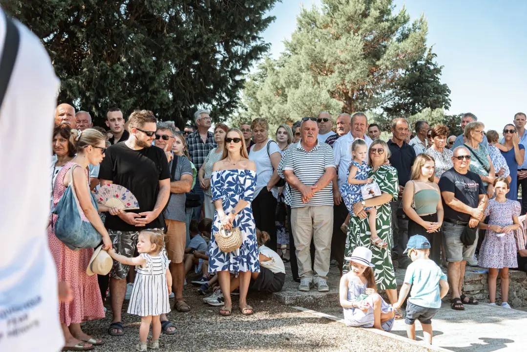 Velik broj vjernika okupio se u marijanskom svetištu u Vrpolju: Misu predvodio biskup Rogić