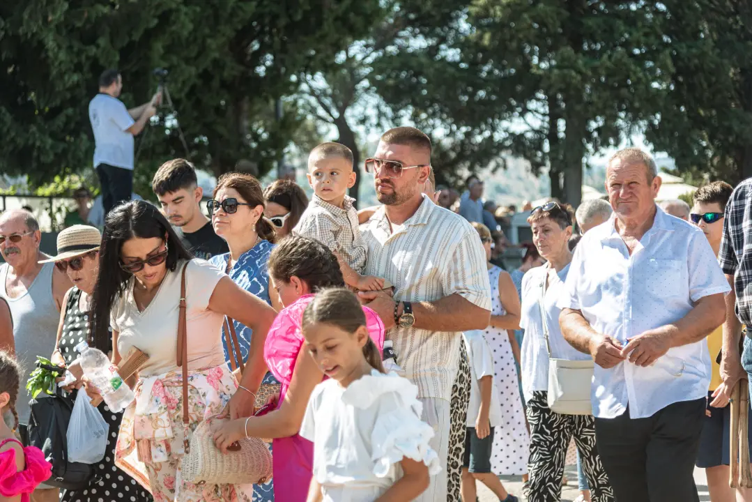 Velik broj vjernika okupio se u marijanskom svetištu u Vrpolju: Misu predvodio biskup Rogić