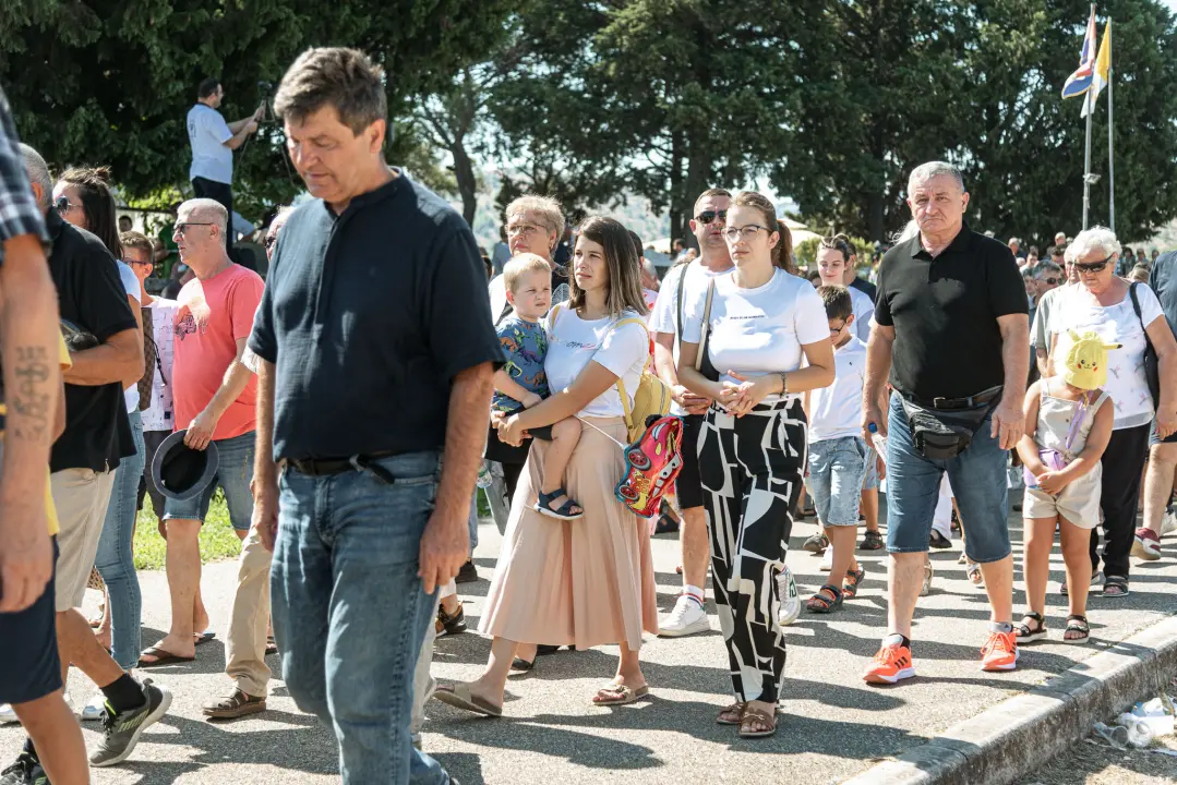 Velik broj vjernika okupio se u marijanskom svetištu u Vrpolju: Misu predvodio biskup Rogić