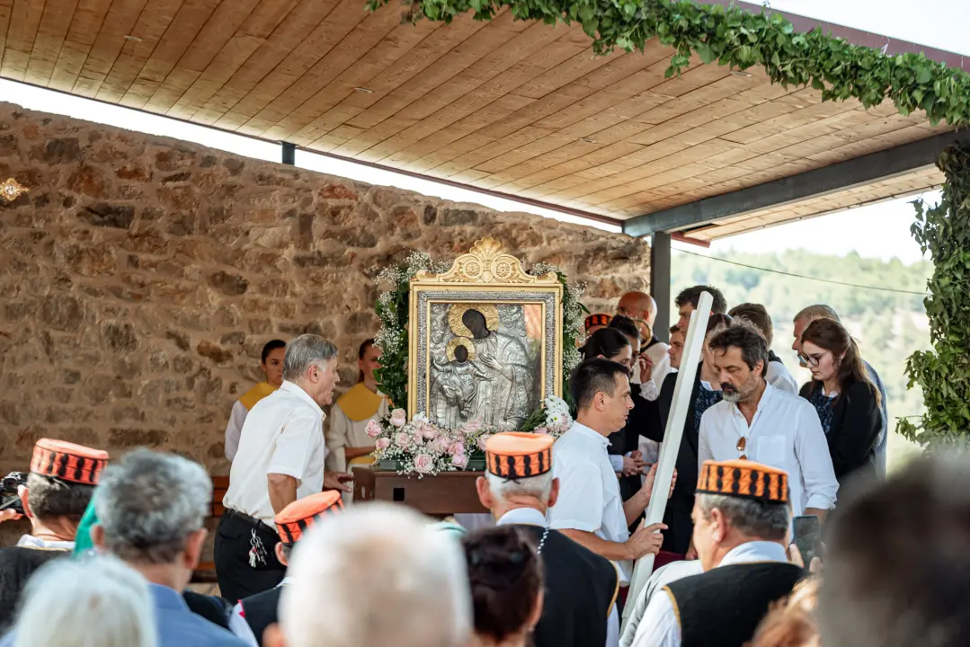 Velik broj vjernika okupio se u marijanskom svetištu u Vrpolju: Misu predvodio biskup Rogić