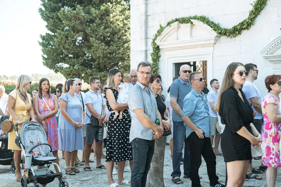 Velik broj vjernika okupio se u marijanskom svetištu u Vrpolju: Misu predvodio biskup Rogić