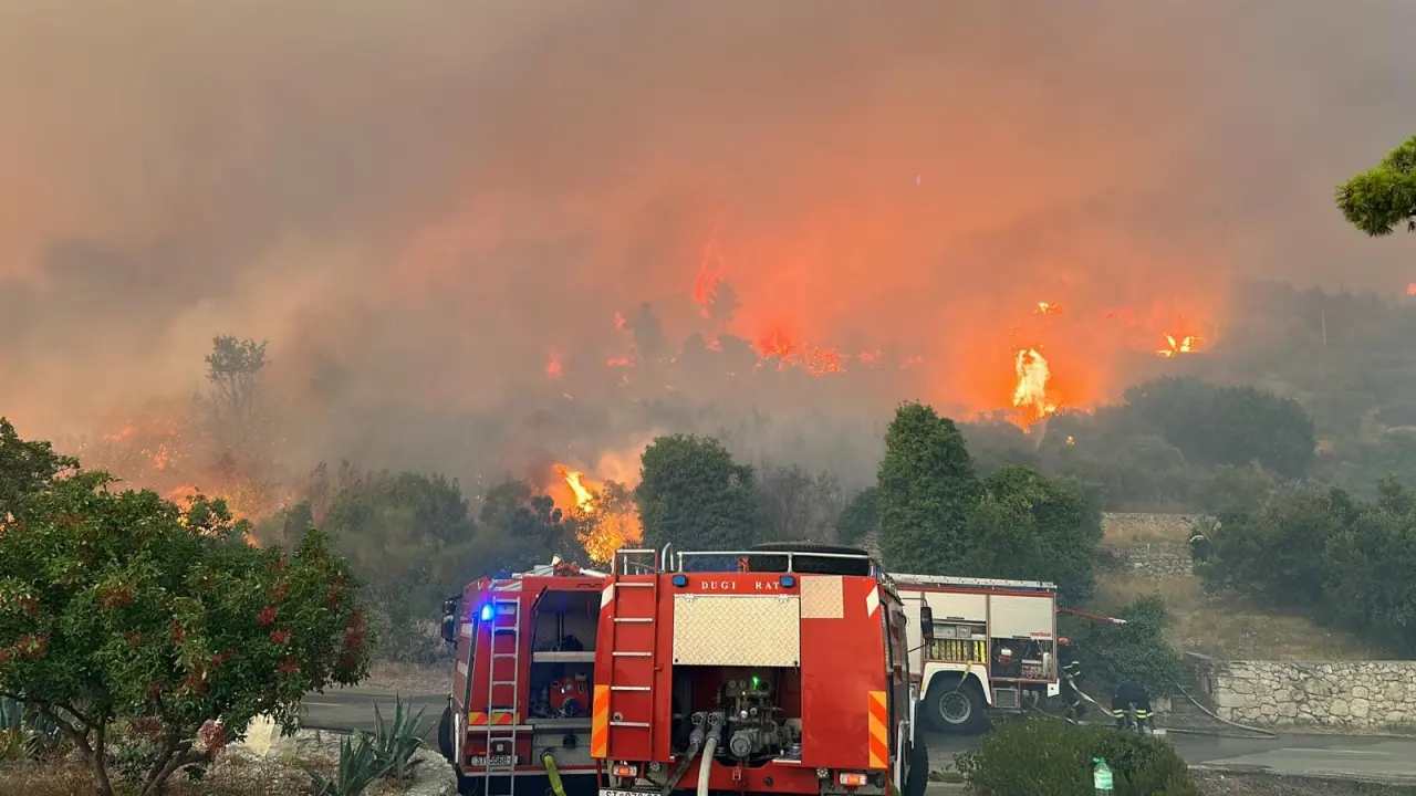 Oni su naši heroji: Evo koje teške poslove rade hrvatski vatrogasci