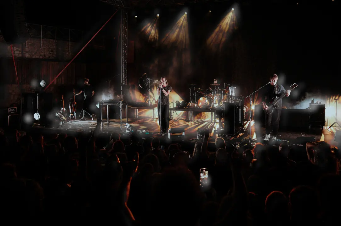 Editorsi održali fantastičan koncert u Šibeniku, nije ih omeo ni vjetar ni kiša