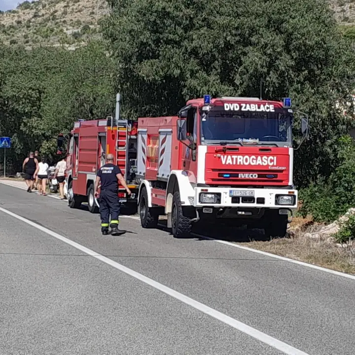 Požar u Lugovićima gasilo 25 vatrogasaca