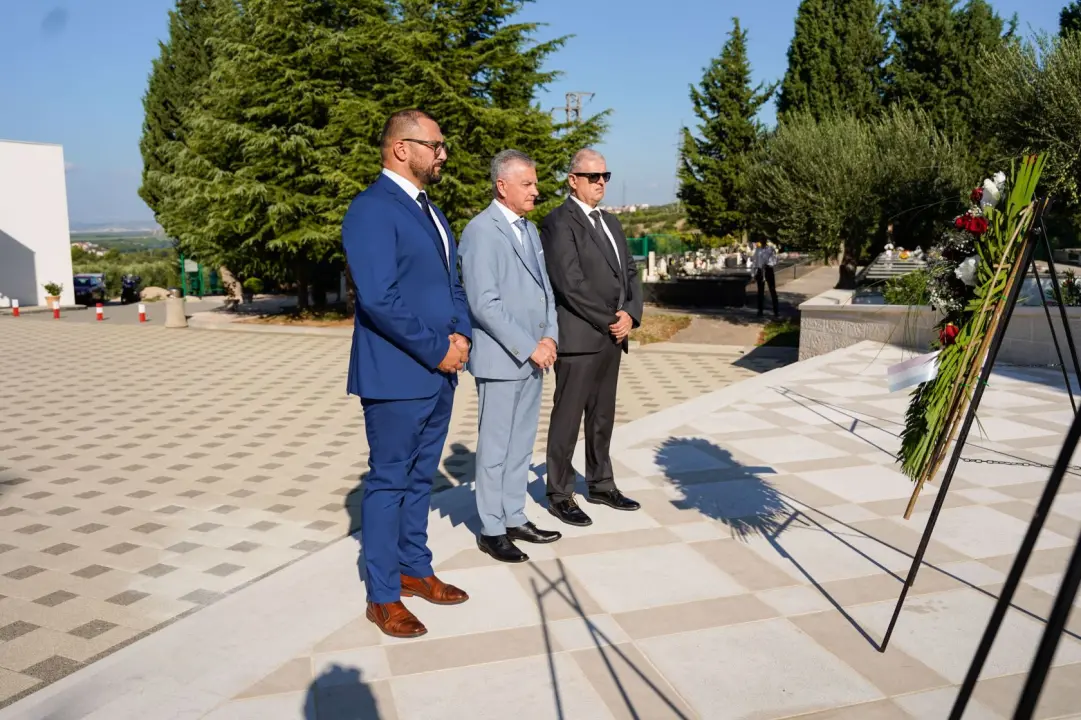 U povodu Dana grada Šibenika položeni vijenci i zapaljene svijeće na Gradskom groblju Kvanj