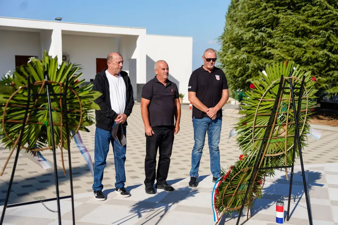 U povodu Dana grada Šibenika položeni vijenci i zapaljene svijeće na Gradskom groblju Kvanj