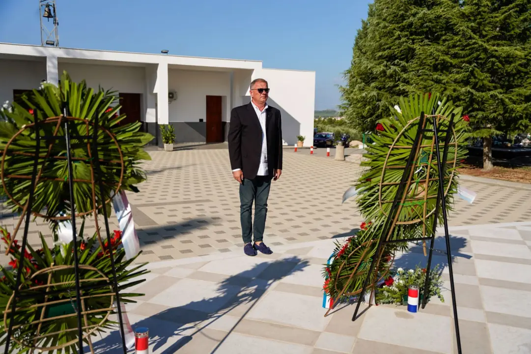 U povodu Dana grada Šibenika položeni vijenci i zapaljene svijeće na Gradskom groblju Kvanj