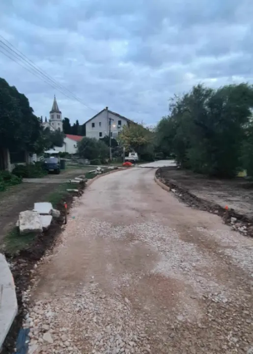 Nova kolnička konstrukcija: Uređuje se Aleja murvi na Zlarinu