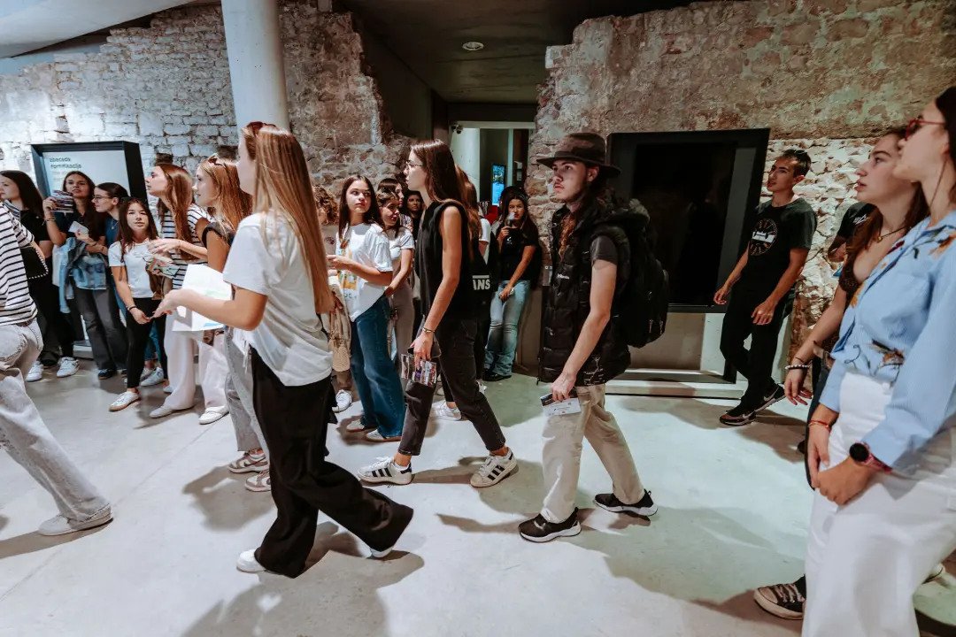 Preko 300 šibenskih gimnazijalaca pohodilo tri tvrđave: 'Ma vidi koliko mladih, lipo li ih je vidit'
