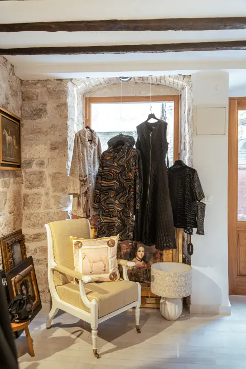 U Galeriji Juraj Dalmatinac ulovite umjetnine poznatih hrvatskih slikara po odličnim cijenama! 
