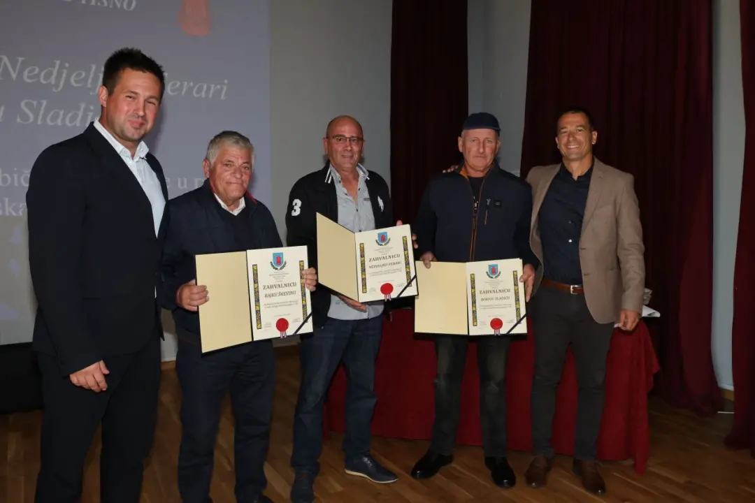 Održana svečana sjednica Općine Tisno, zaslužnim pojedincima uručene nagrade
